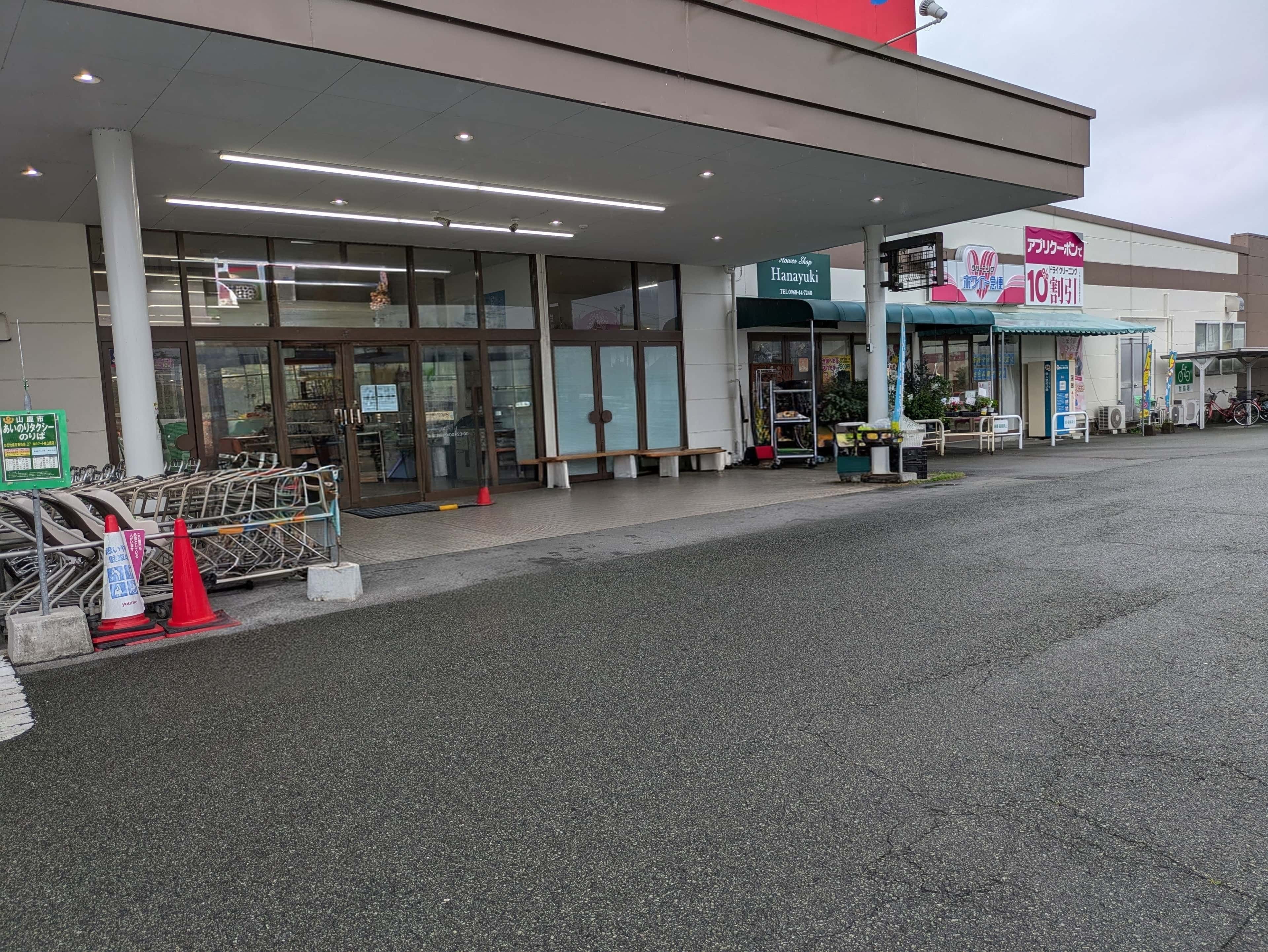 店頭軒下 ポップアップストア(物販、食物販)やプロモーション用途に最適なスーパーの屋外催事イベントスペース
