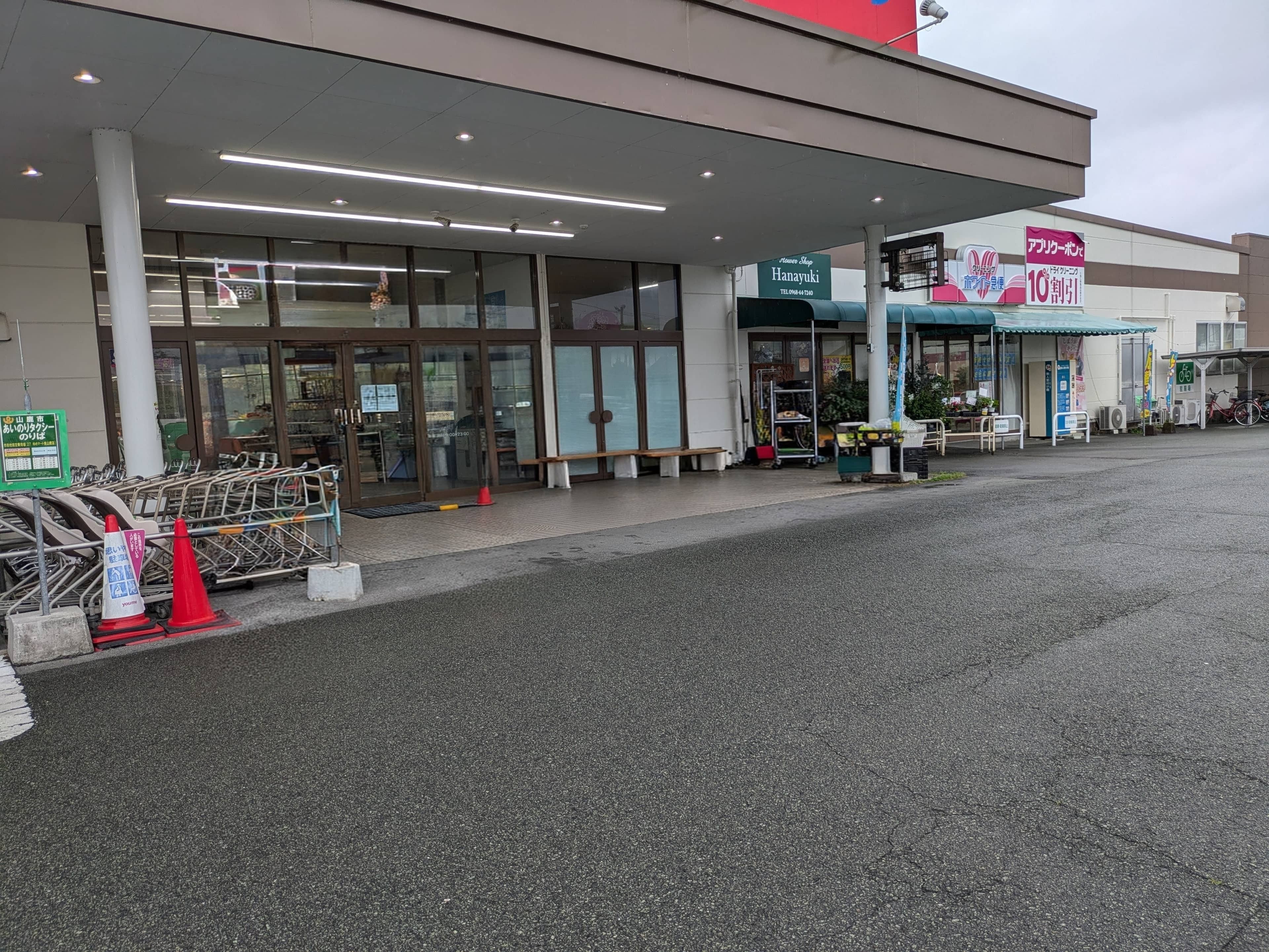 店頭軒下 ポップアップストア(物販、食物販)やプロモーション用途に最適なスーパーの屋外催事イベントスペース