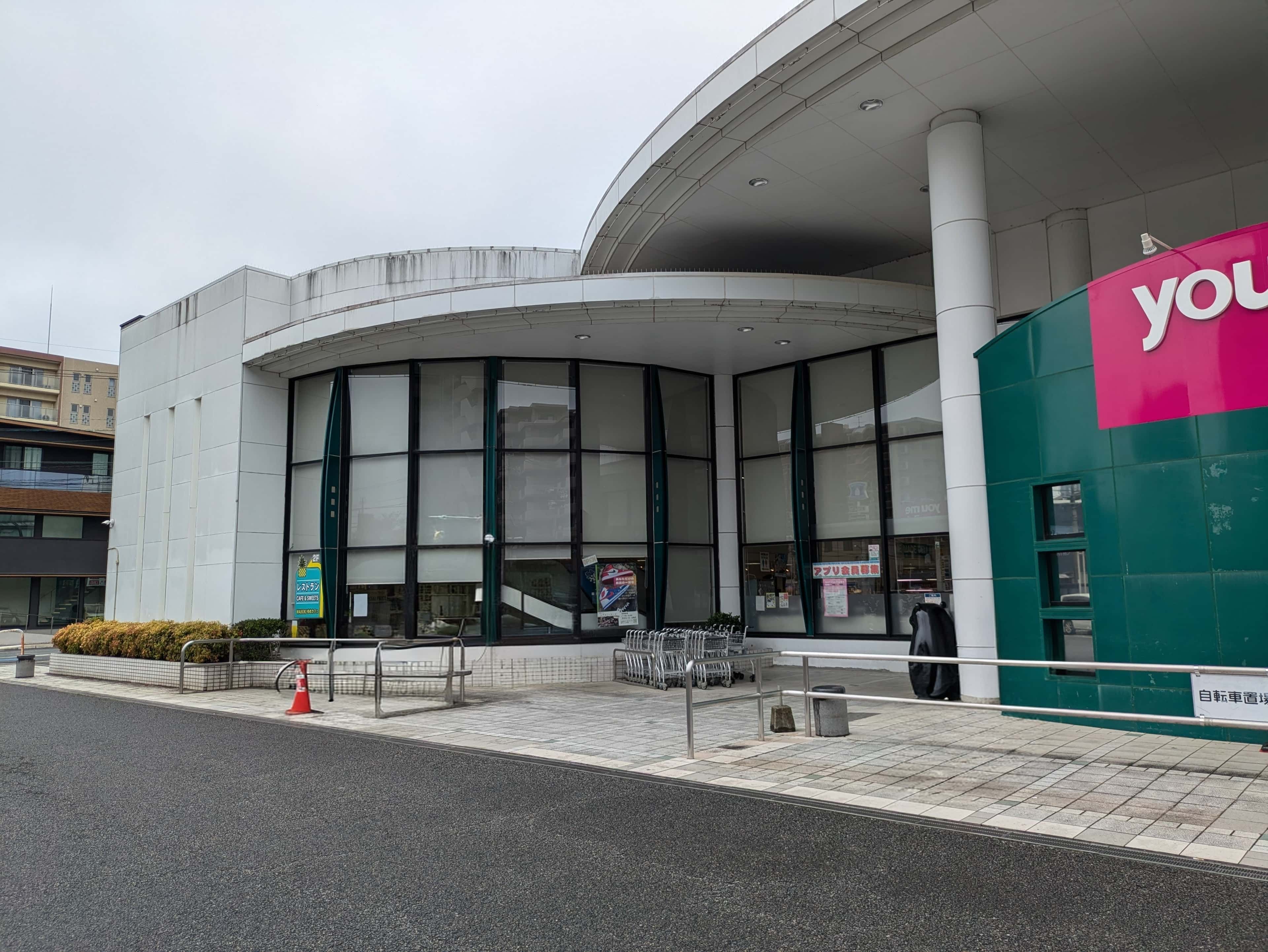 店頭軒下 ポップアップストア(物販、食物販)やプロモーション用途に最適なスーパーの屋外催事イベントスペース