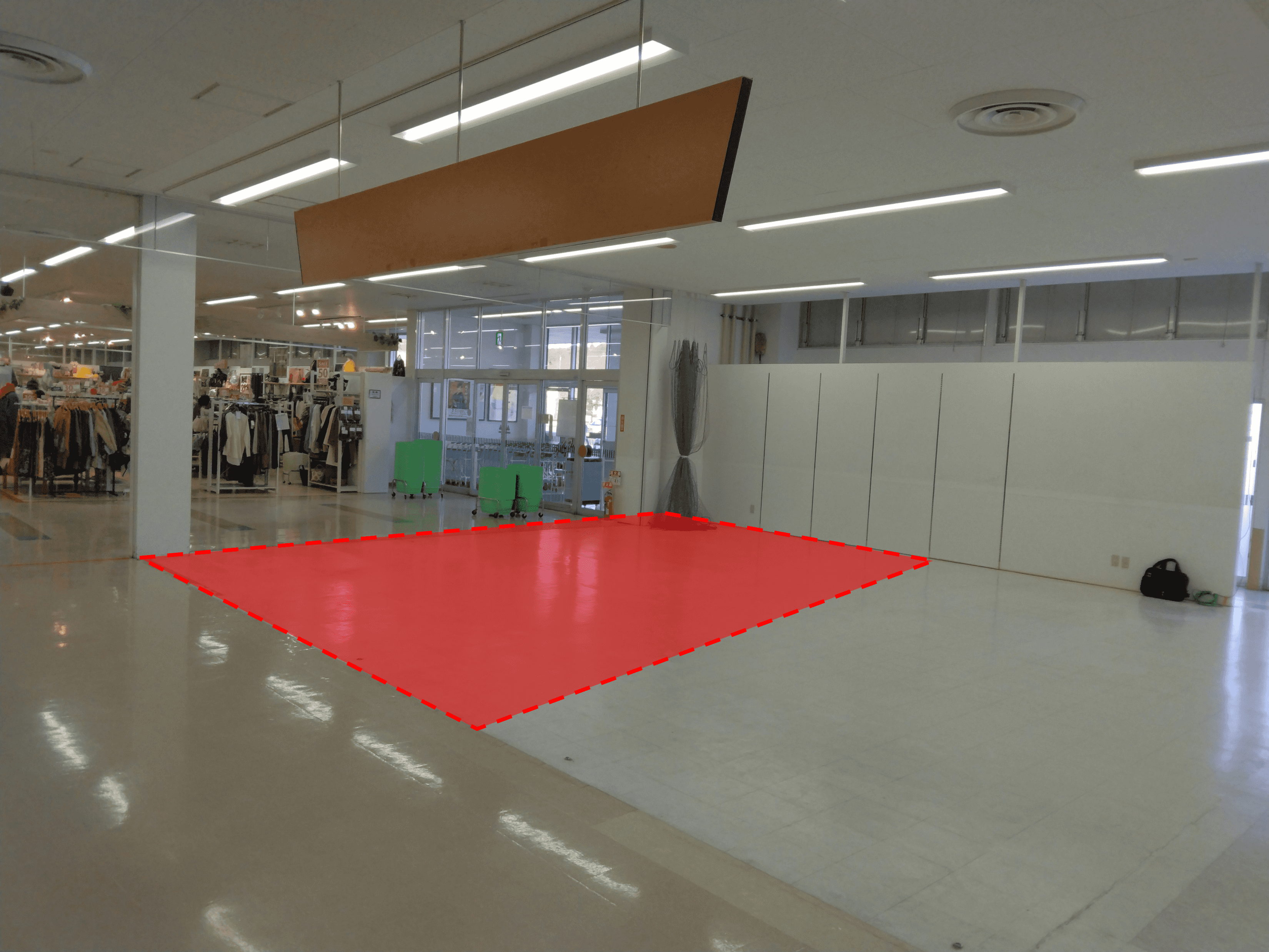 入口付近 ポップアップストア(物販)やプロモーション用途に最適なスーパーの屋内催事イベントスペース