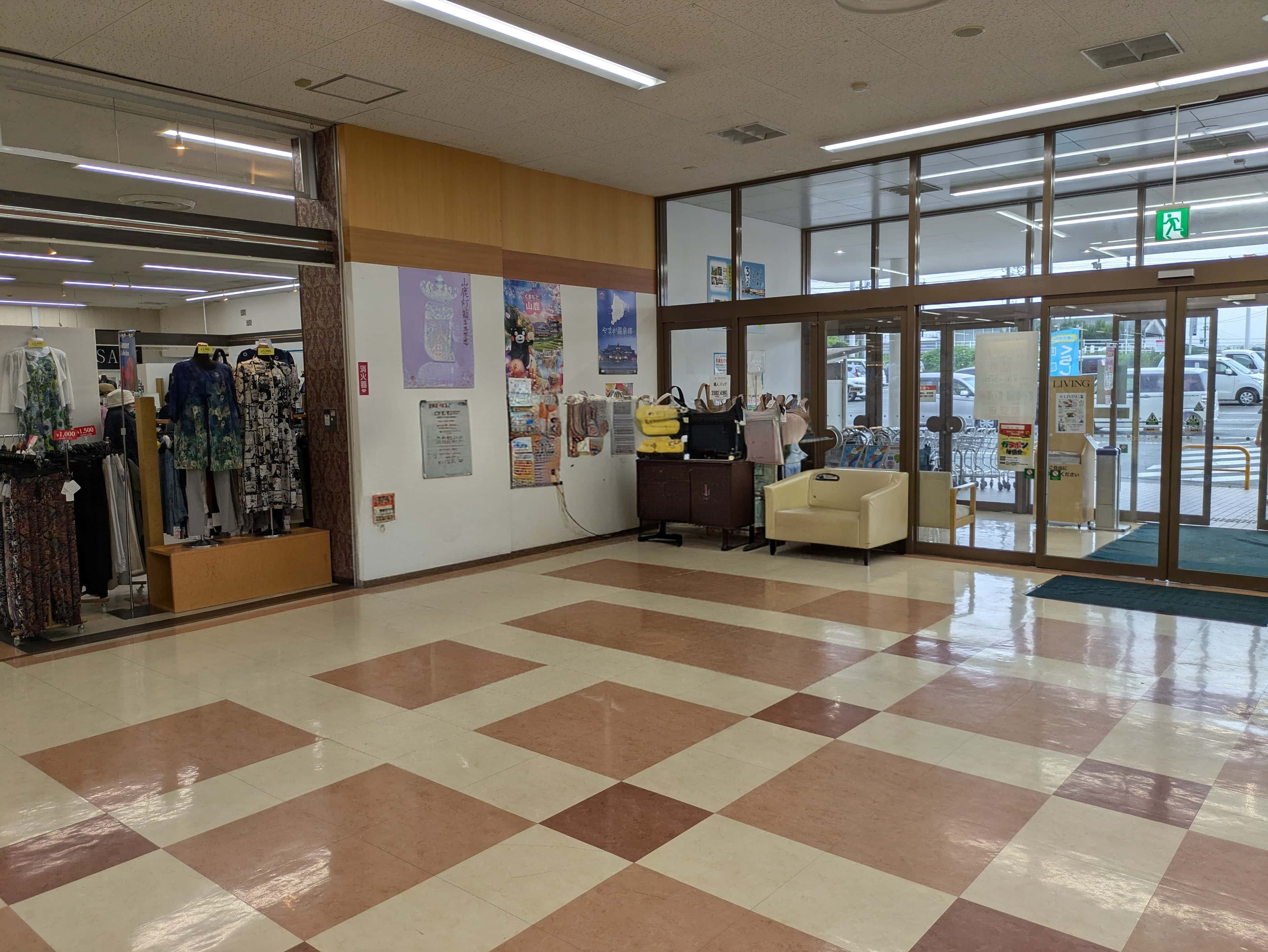 入口付近 ポップアップストア(物販)やプロモーション用途に最適なスーパーの屋内催事イベントスペース