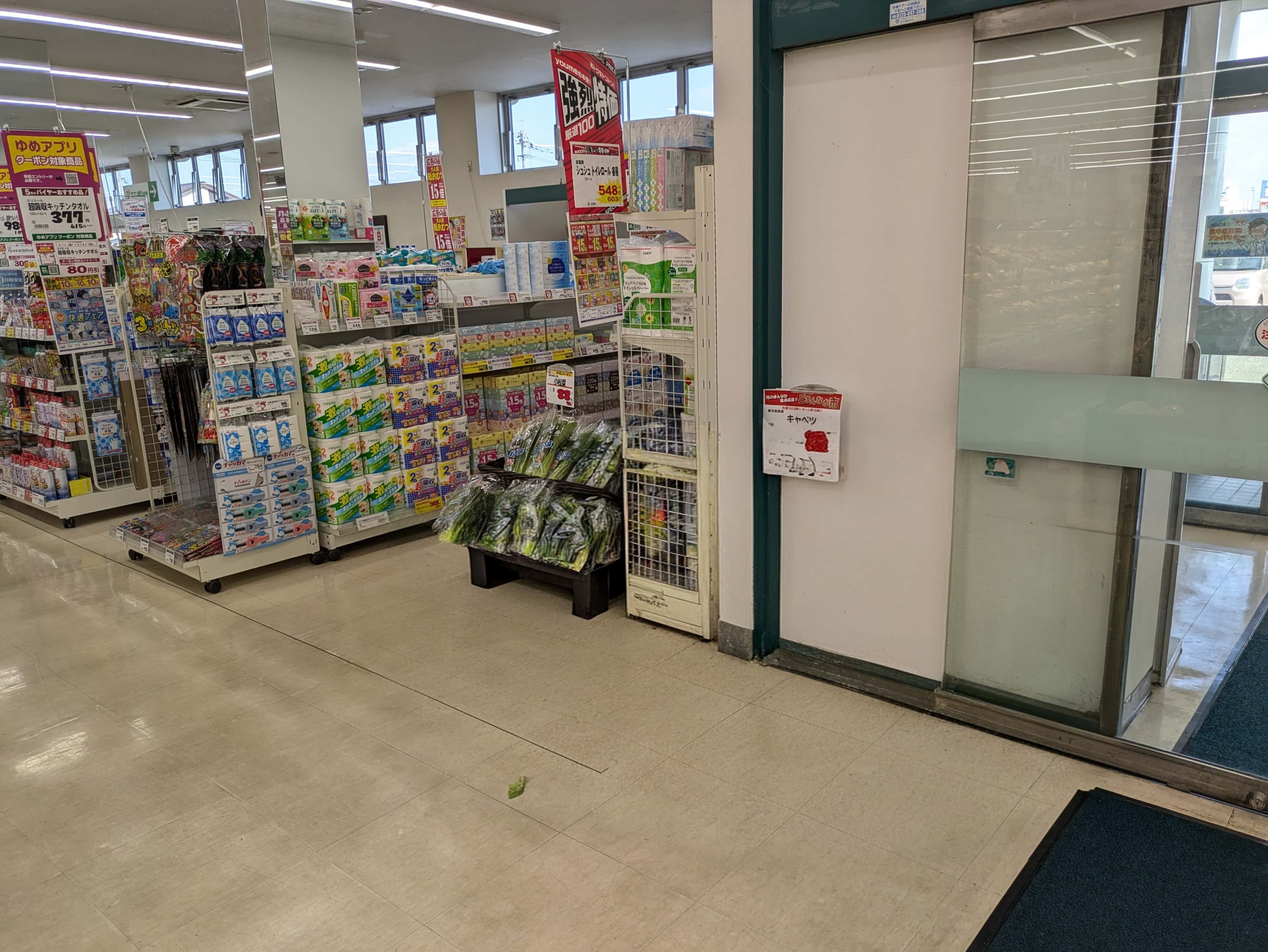 入口付近 ポップアップストア(物販、食物販)やプロモーション用途に最適なスーパーの屋内催事イベントスペース