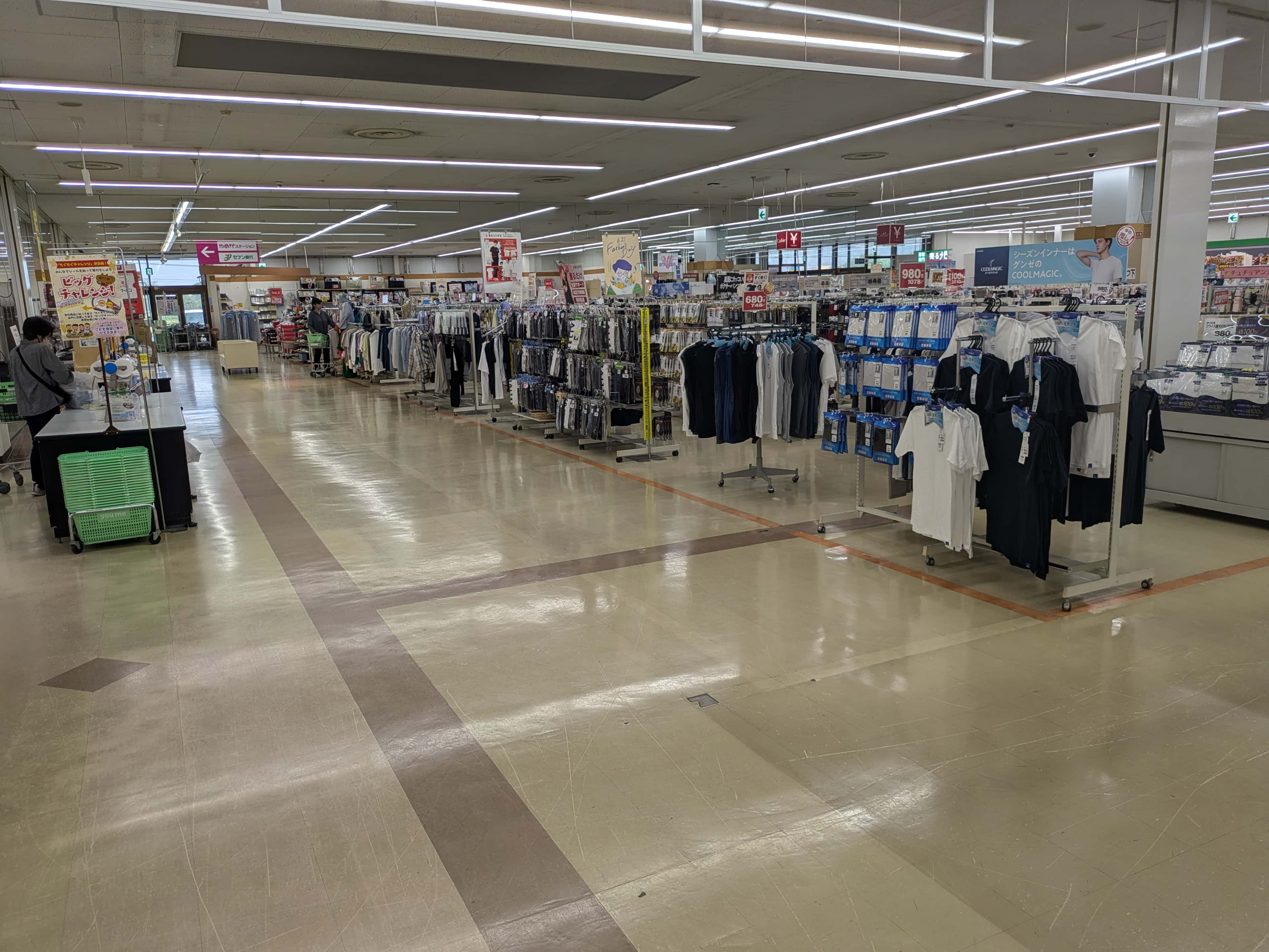 店内中央 ポップアップストア(物販、食物販)やプロモーション用途に最適なスーパーの屋内催事イベントスペース
