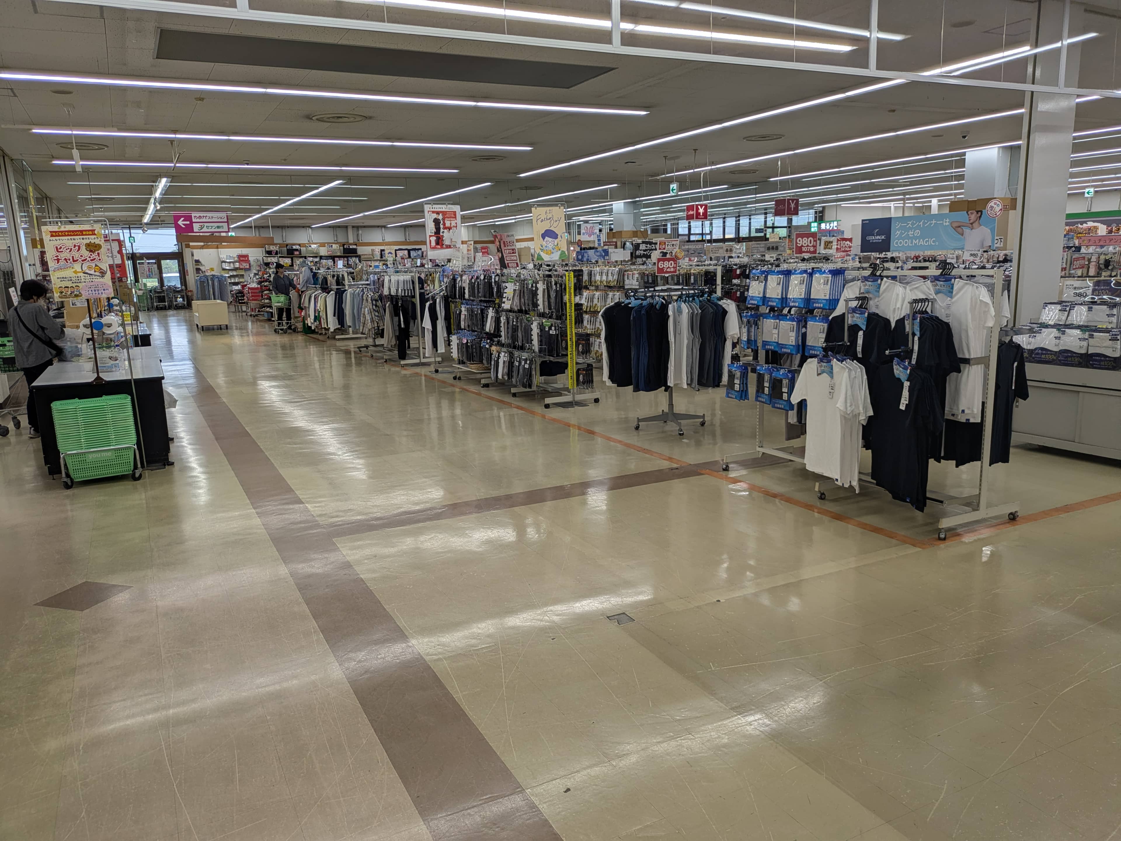 店内中央 ポップアップストア(物販、食物販)やプロモーション用途に最適なスーパーの屋内催事イベントスペース