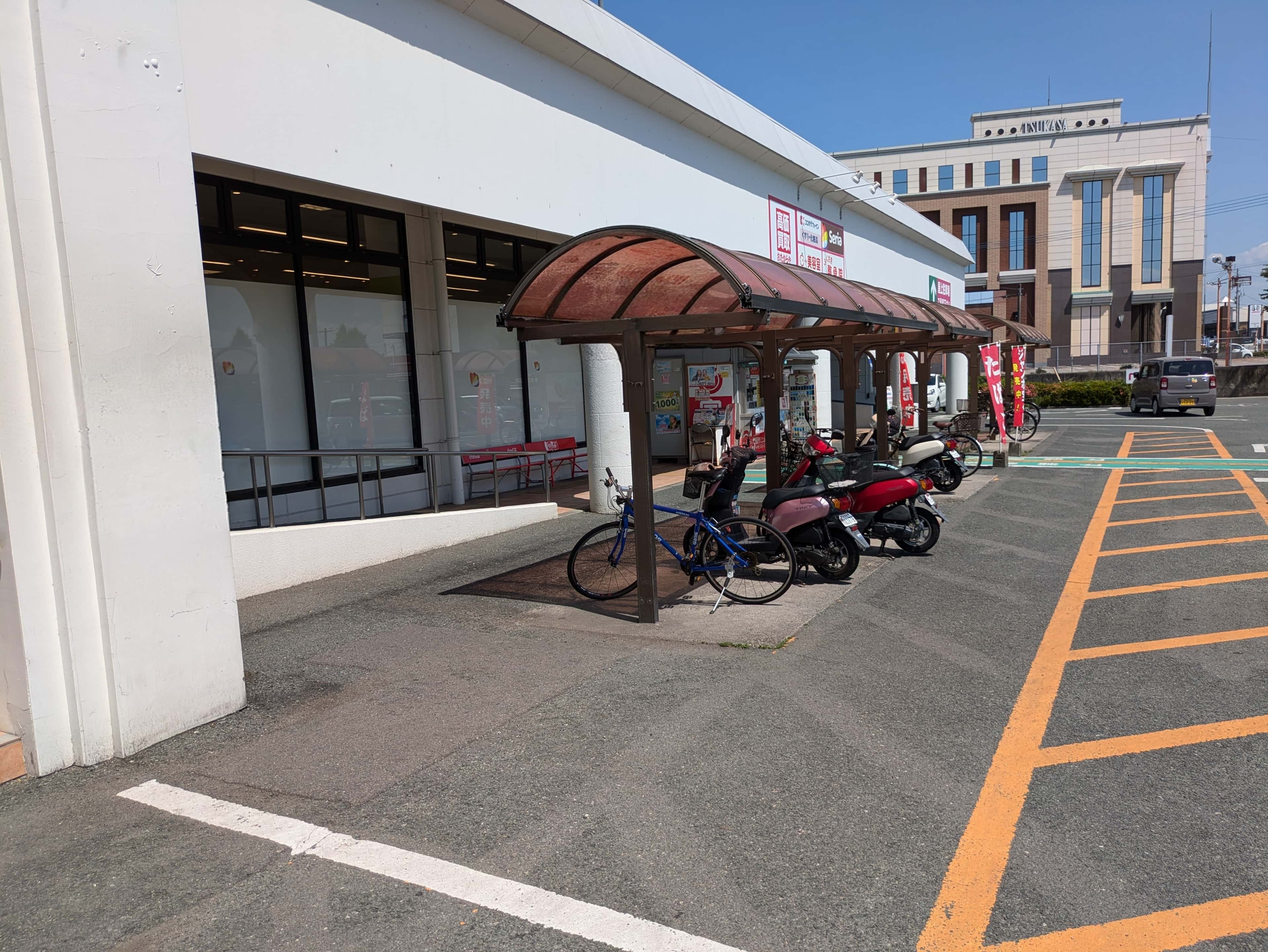 キッチンカーに利用可能なスーパーの駐車場スペース