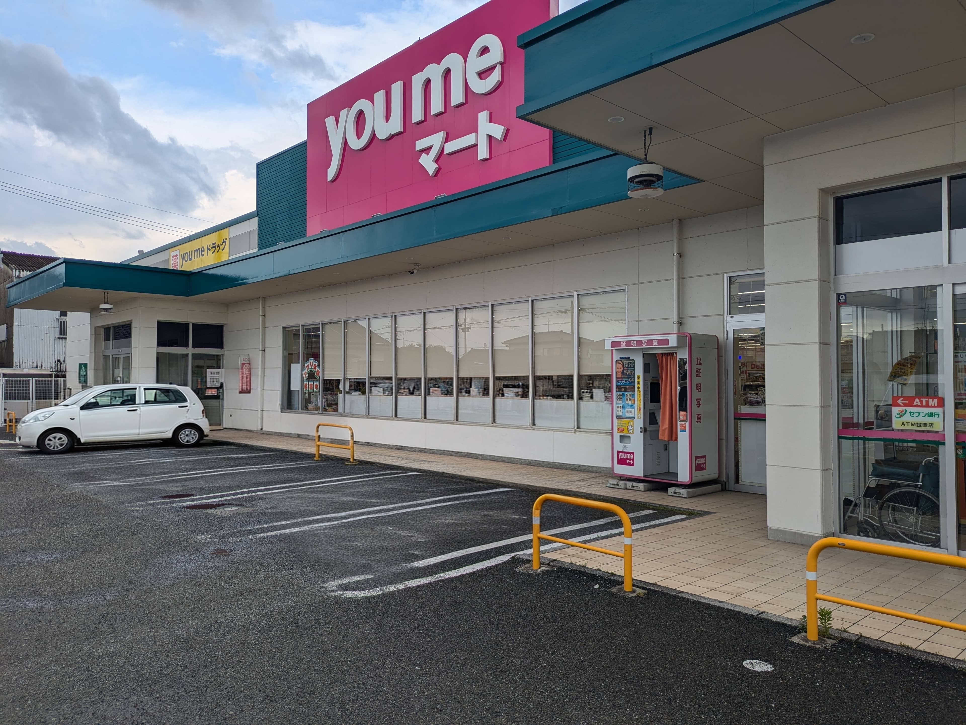 キッチンカーに利用可能なスーパーの駐車場スペース
